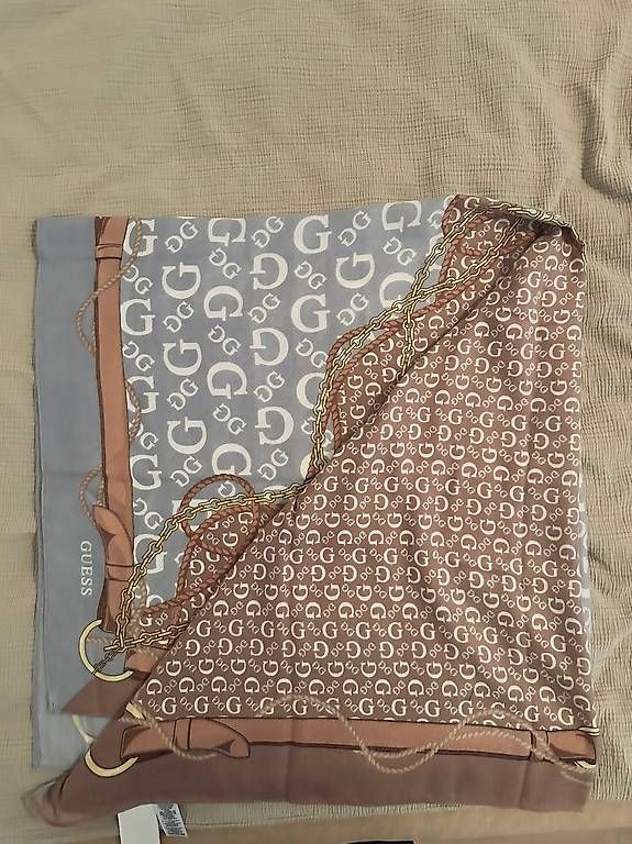 Foulards, Tücher & Schals: Foulard Guess – Gebraucht aus Locarno von Pasky98 2