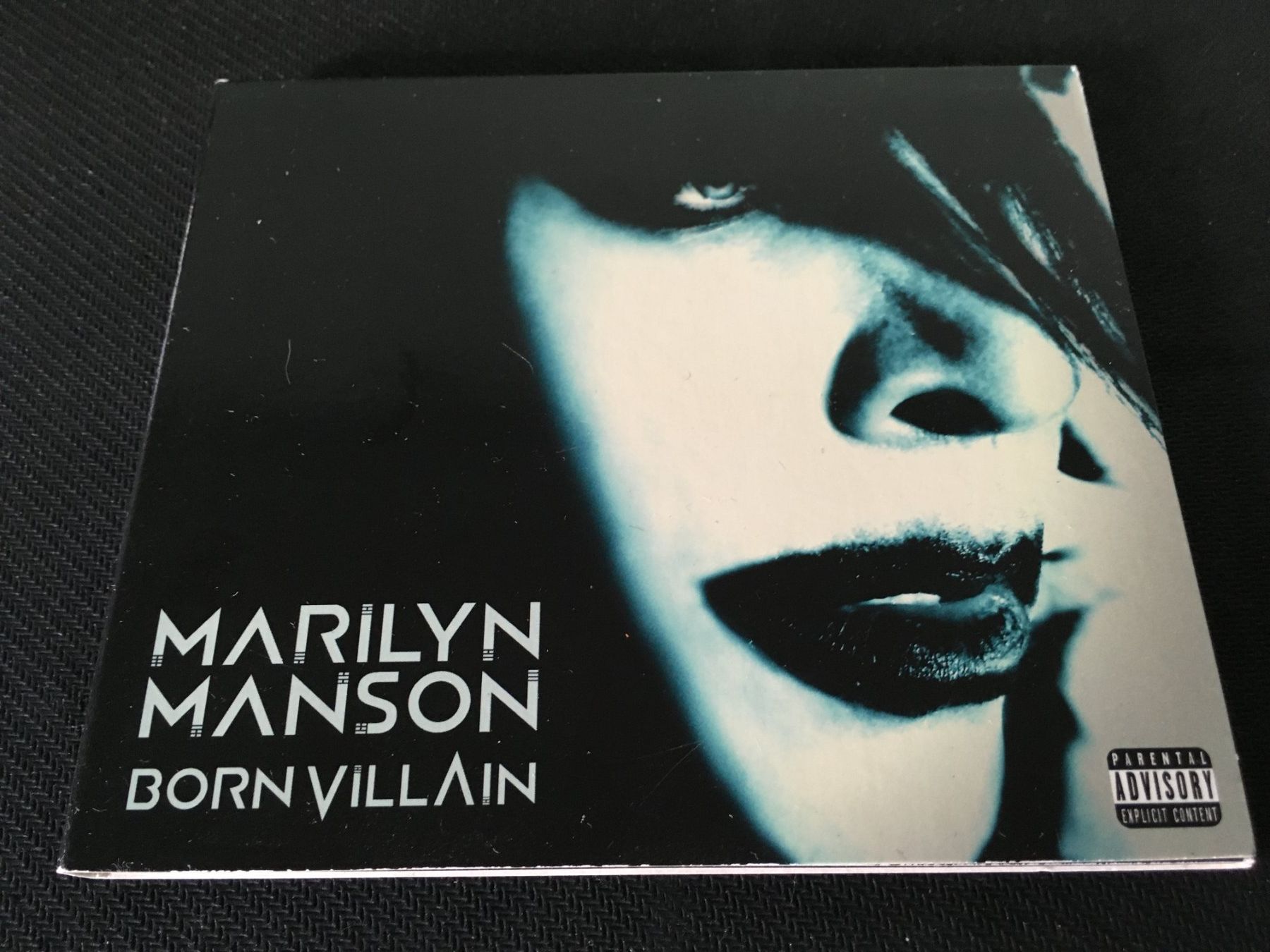 CDs: Marilyn Manson - Born Villain -CD- Digipack – Gebraucht aus St.Gallen von MedienJoe