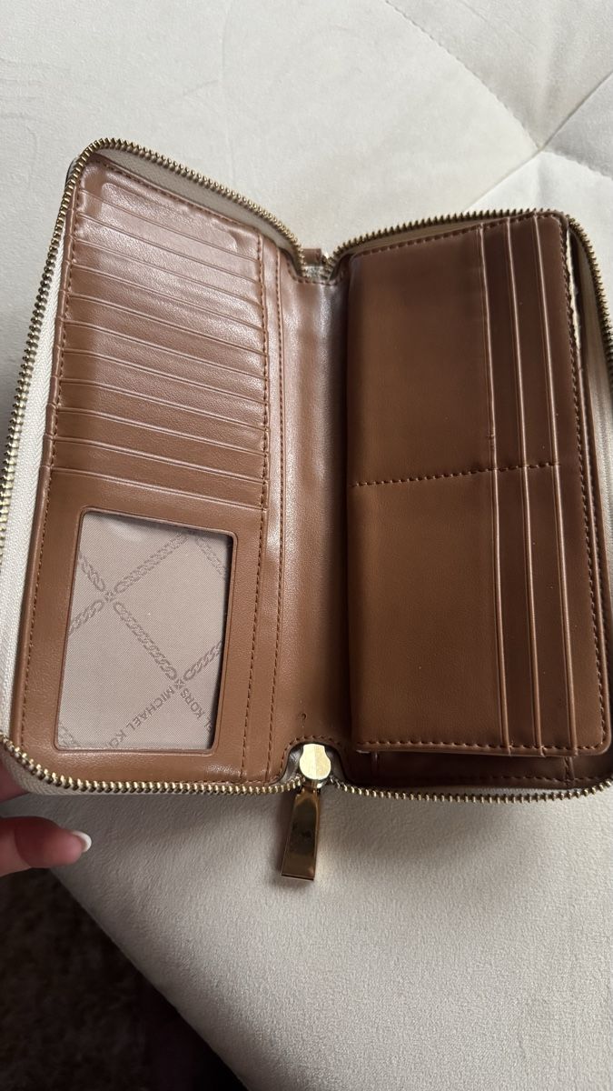 Michael Kors Portamonete: Michael Kors Portemonnaie – Usato da Surcasti venduto da Lenkita 3