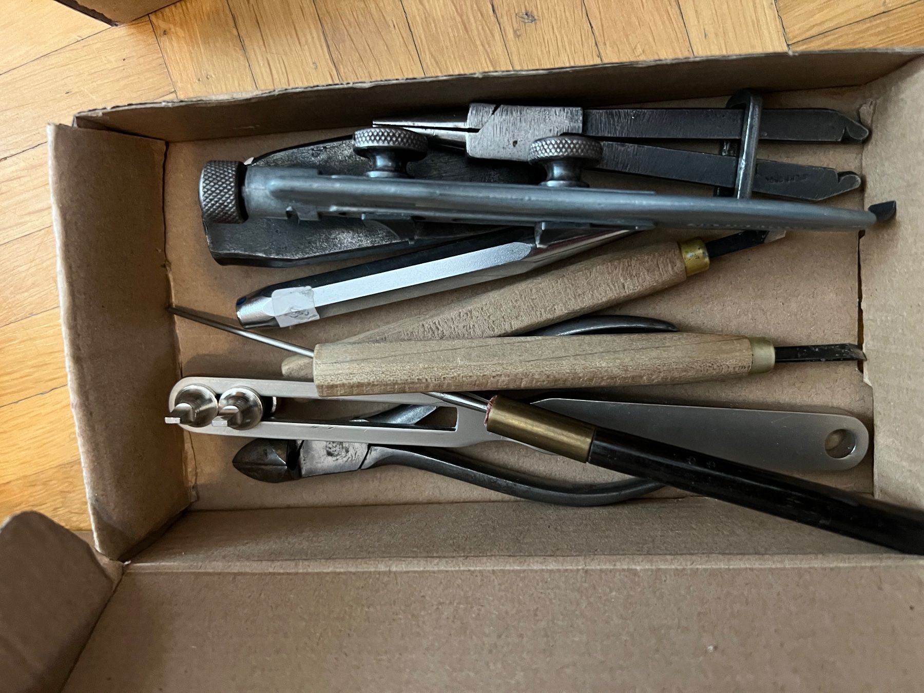 Lot D'outils D'horloger Ancien - Plus De 40 Pièces En Très Bon état, Pour Collection Ou Restauration