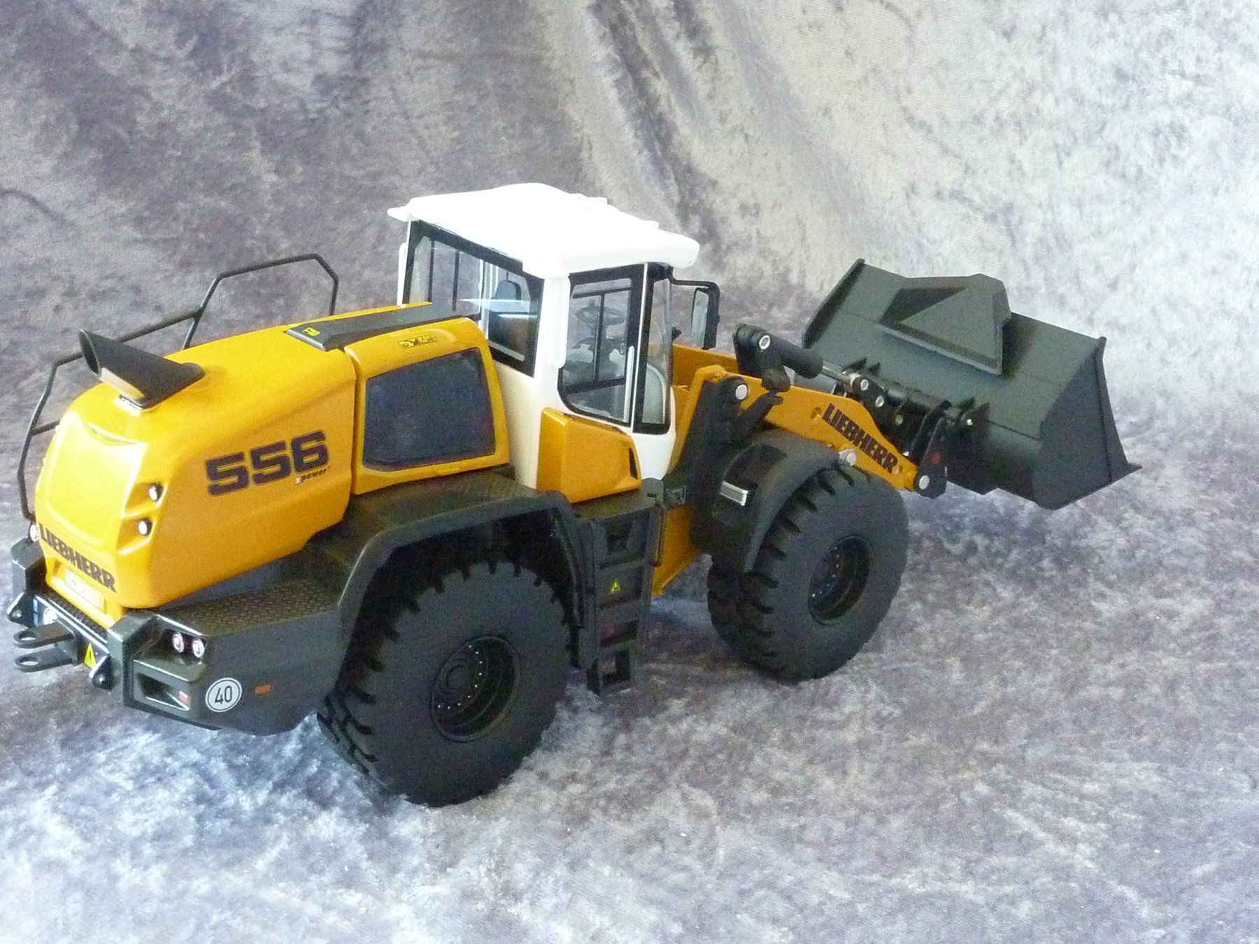 Liebherr Kit di modellismo & Modellini statici: Liebherr Radlader L 556  1:32 – Nuovo (secondo la descrizione) da Dürrenäsch venduto da modellautos4you 4