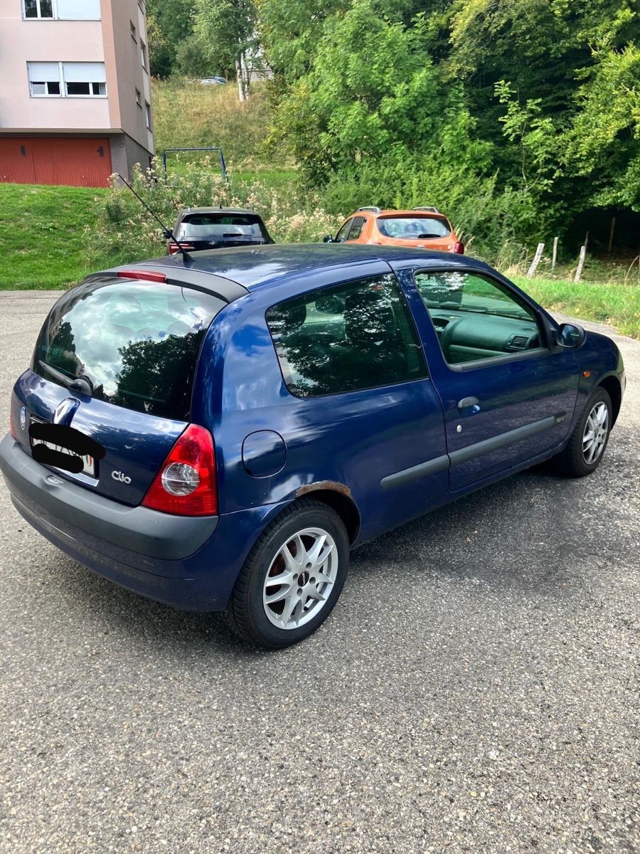 Renault Autos: Renault Clio 2 1.2 16v – Defekt aus La Chaux-de-Fonds von cta_gfq8 1