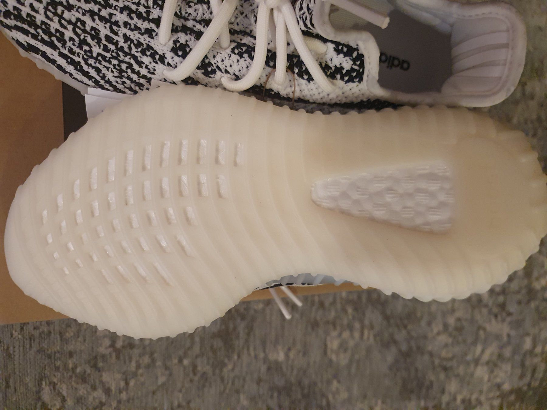 Adidas Scarpe da donna: Yeezy Boost 350 V2 "Zebra" EU38/US5.5 – Usato da Steffisburg venduto da MyTick 4