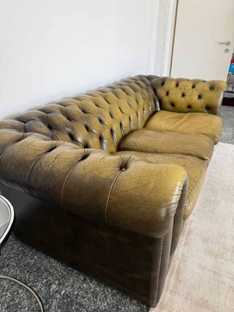 Chesterfield Divani: Original Chesterfield Sofa – Usato da St. Niklausen LU venduto da WechslerGabriella 5