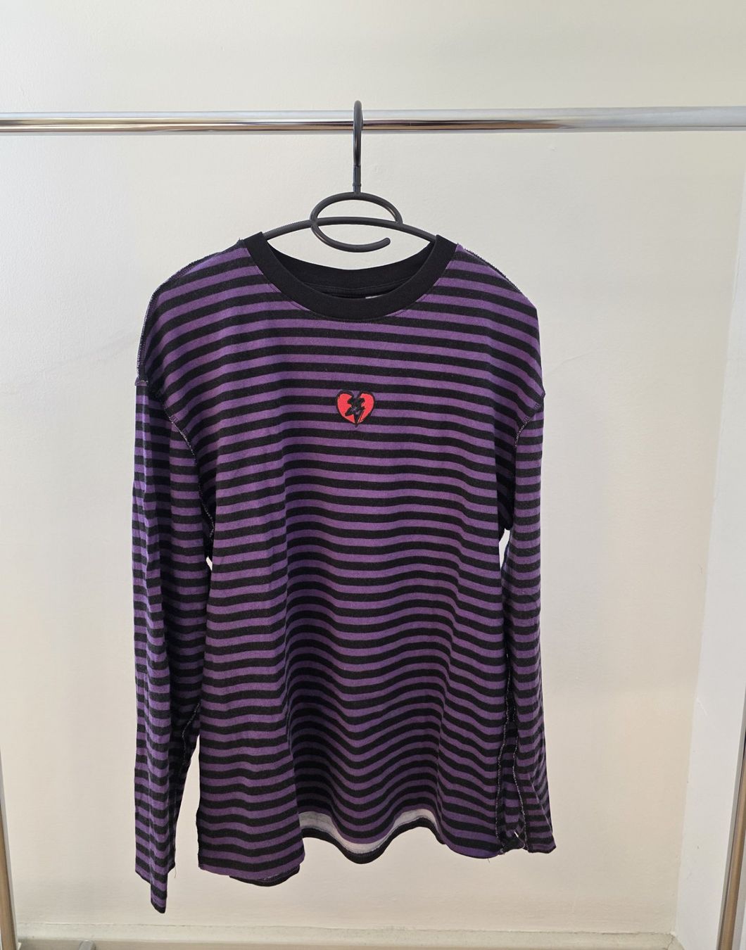 Bershka T-shirts: Gestreiftes Langarmshirt Bershka – D'occasion à Rothenfluh par sel_j856