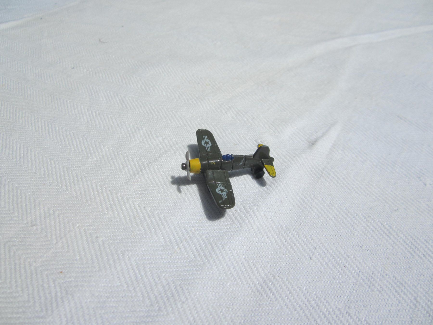 Jouets: Avion miniature vintage – D'occasion à Tramelan par Tors