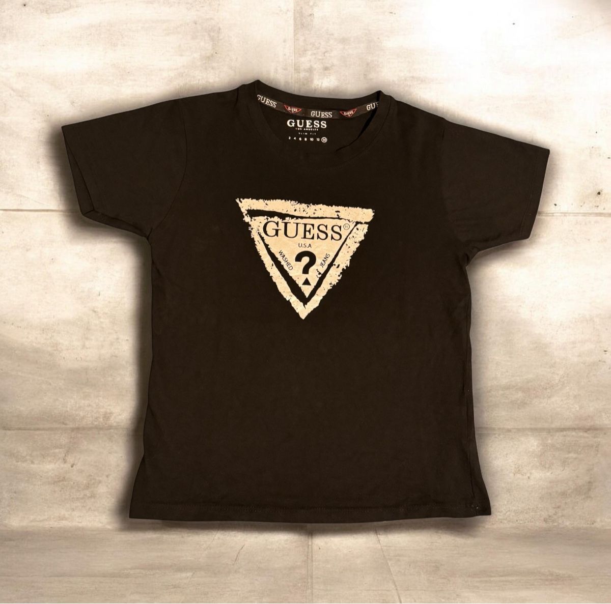 Guess T-shirt: T-shirt Guess – Nuovo (secondo la descrizione) da Châtel-St-Denis venduto da Montclair_Swiss