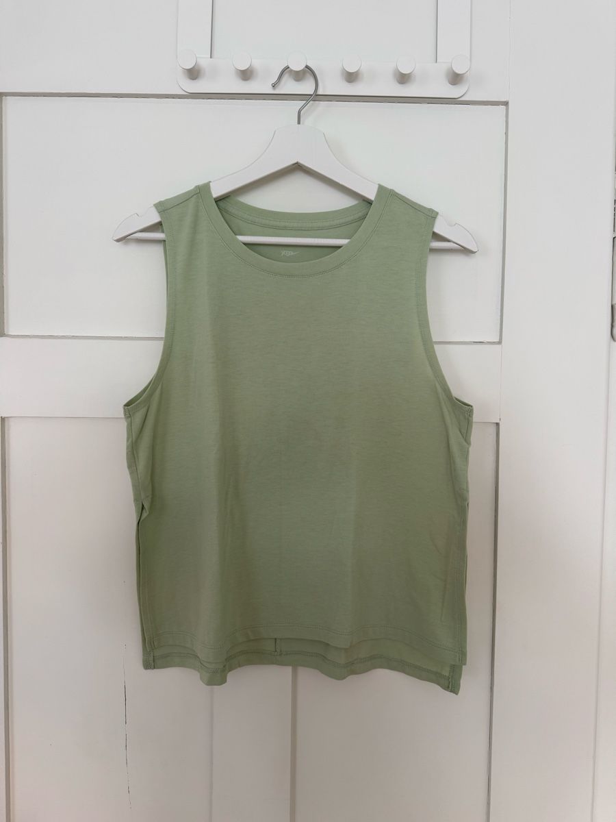 Nike Tops: Damen Tanktop Nike Dri-Fit – Neuf (Voir description) à St. Gallen par BiancaL11