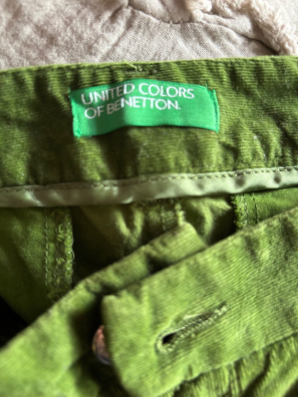 Benetton Pantaloni: Pantalon en coton vert Benetton – Usato da Grand-Lancy venduto da hip_2rbd 2