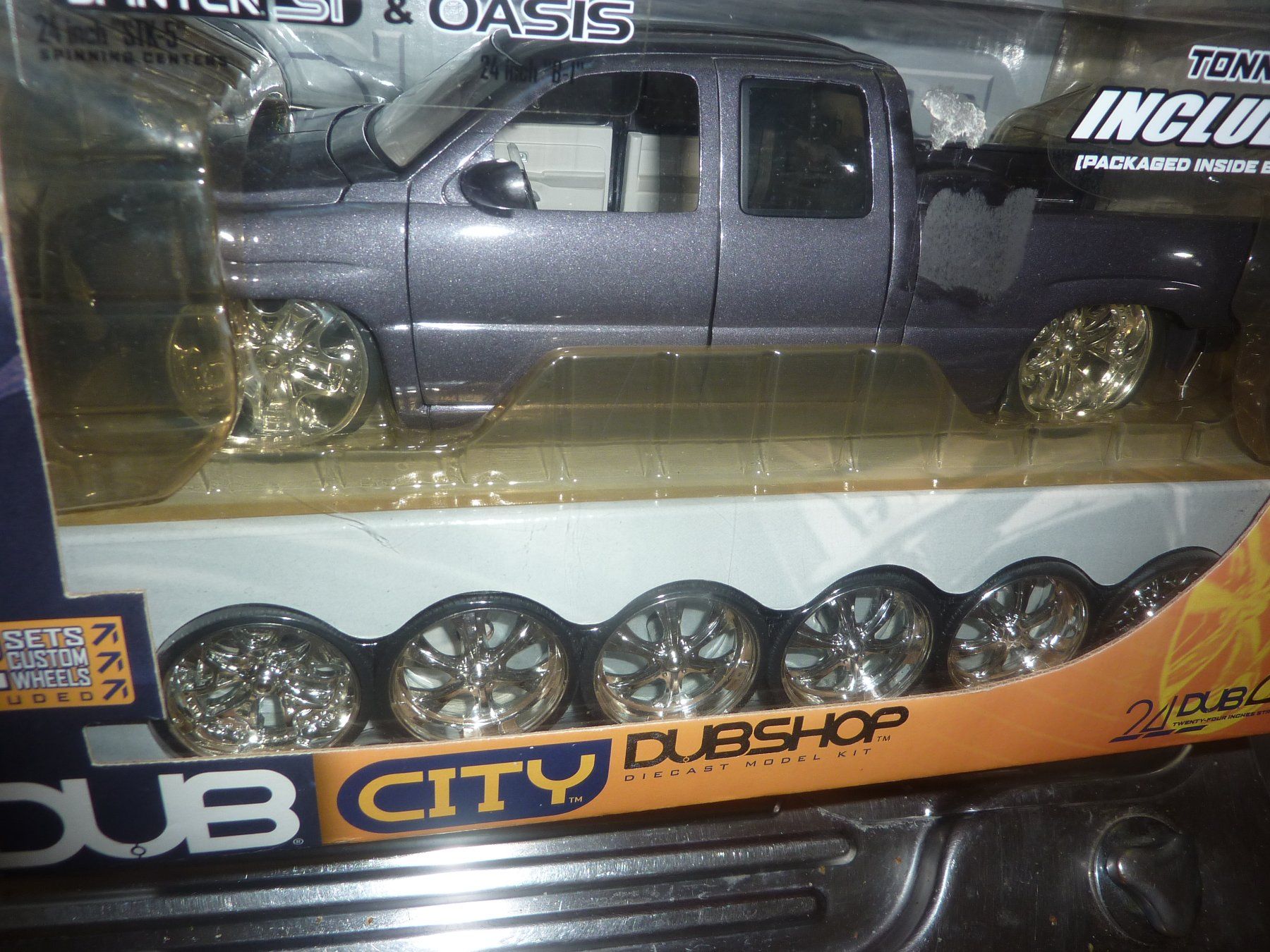 Chevrolet Modellini d'auto: CHEVY SILVERADO SET – Nuovo e nell'imballaggio originale da Balsthal venduto da bouteliee