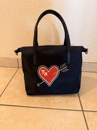 Handtasche Tommy Hilfiger klein dunkelblau mit Herz