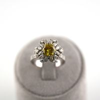 Weissgoldring mit Diamanten