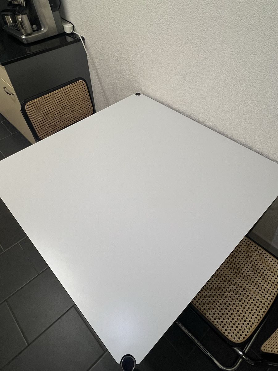 USM Scrivanie: USM Tisch Weiss 100x100 – Usato da Zürich venduto da Valentina_Patricia 1