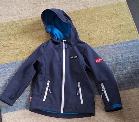 Trollkids Softshelljacke dunkelblau Grösse 116 neuwertig