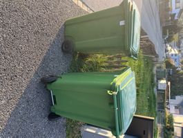2 Stk. 240l Grünkontainer praktisch neu