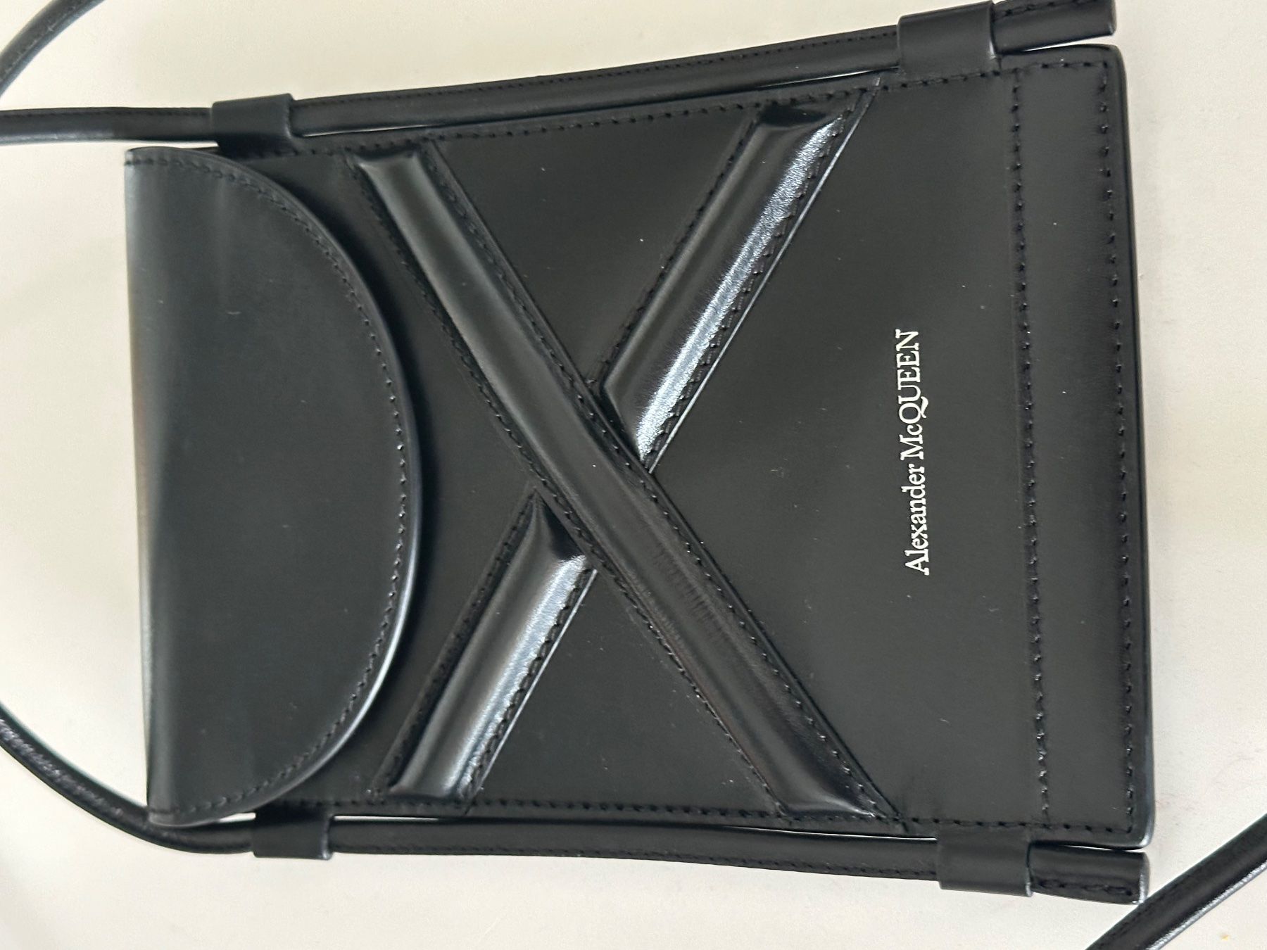 Alexander Mcqueen Borse da donna: Alexander McQueen Micro Shoulder Bag Schwarz Neu – Nuovo (secondo la descrizione) da Basel venduto da Rouge. 7