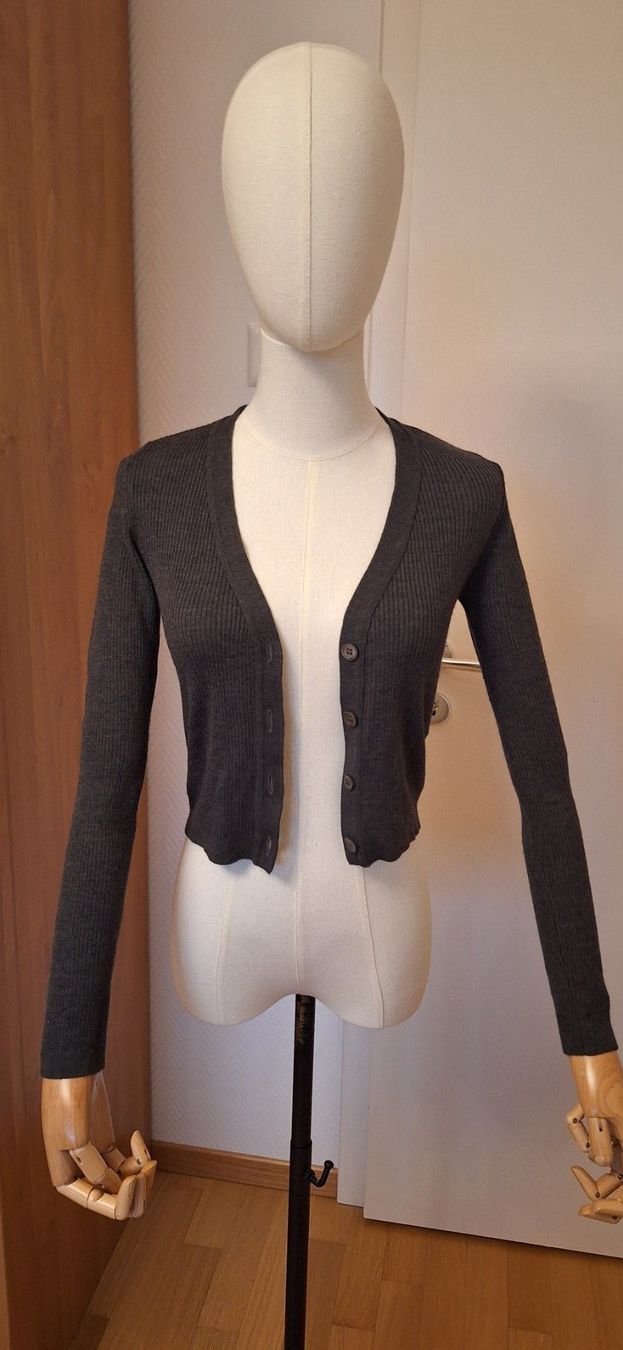 Kookai Bolero: Kookai, boléro gris antracite – Nuovo e nell'imballaggio originale da Lussery-Villars venduto da pousinete02 1