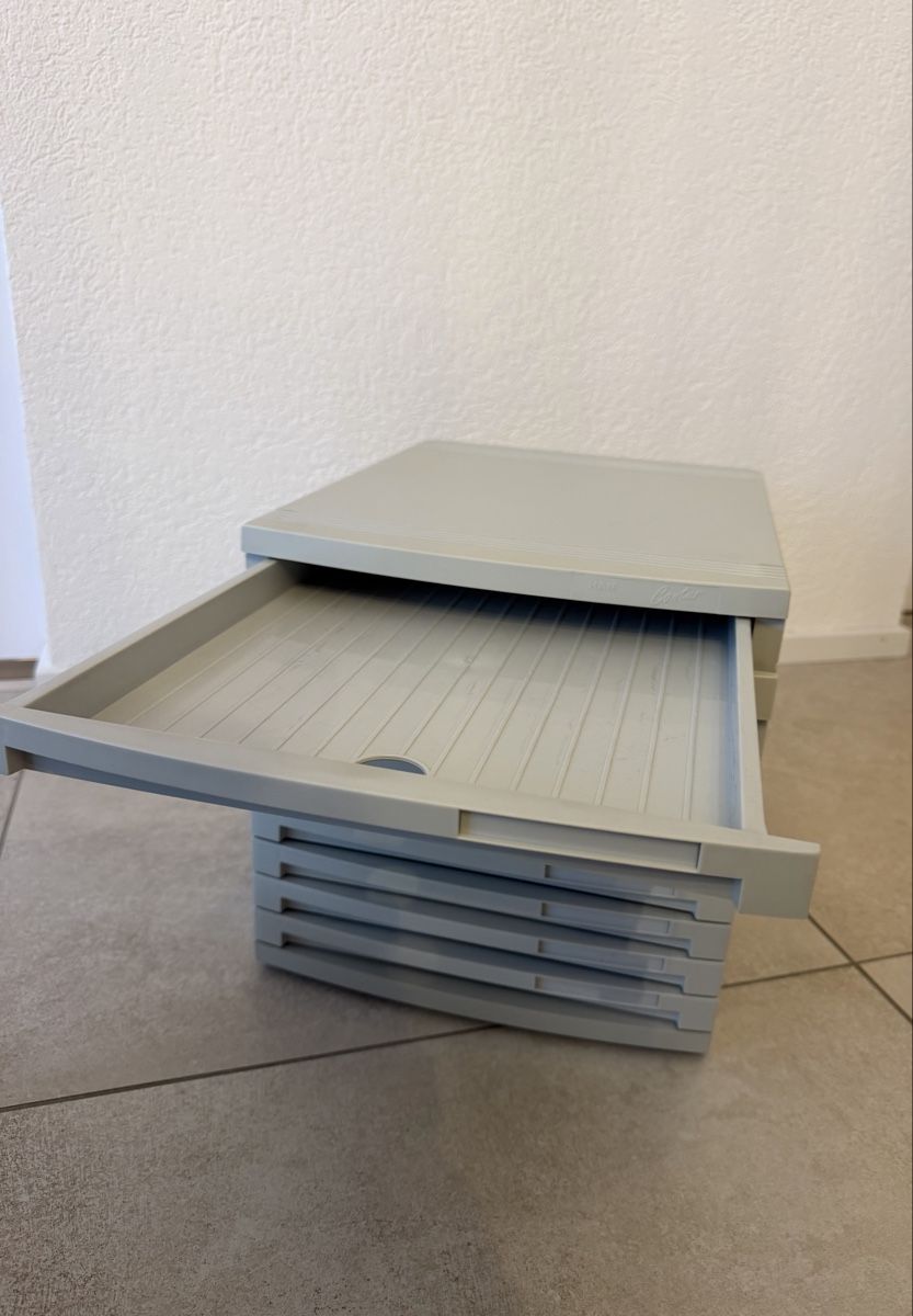 Korpus: Caisson à tiroirs gris avec 10 compartiments de rangement – Gebraucht aus Courtételle von Fiacuzzo 2