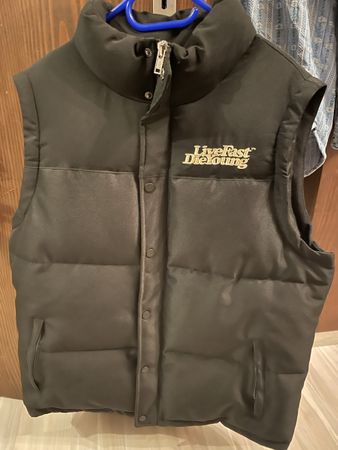 Schwarze Winter Weste "Live Fast Die Young", Top Zustand