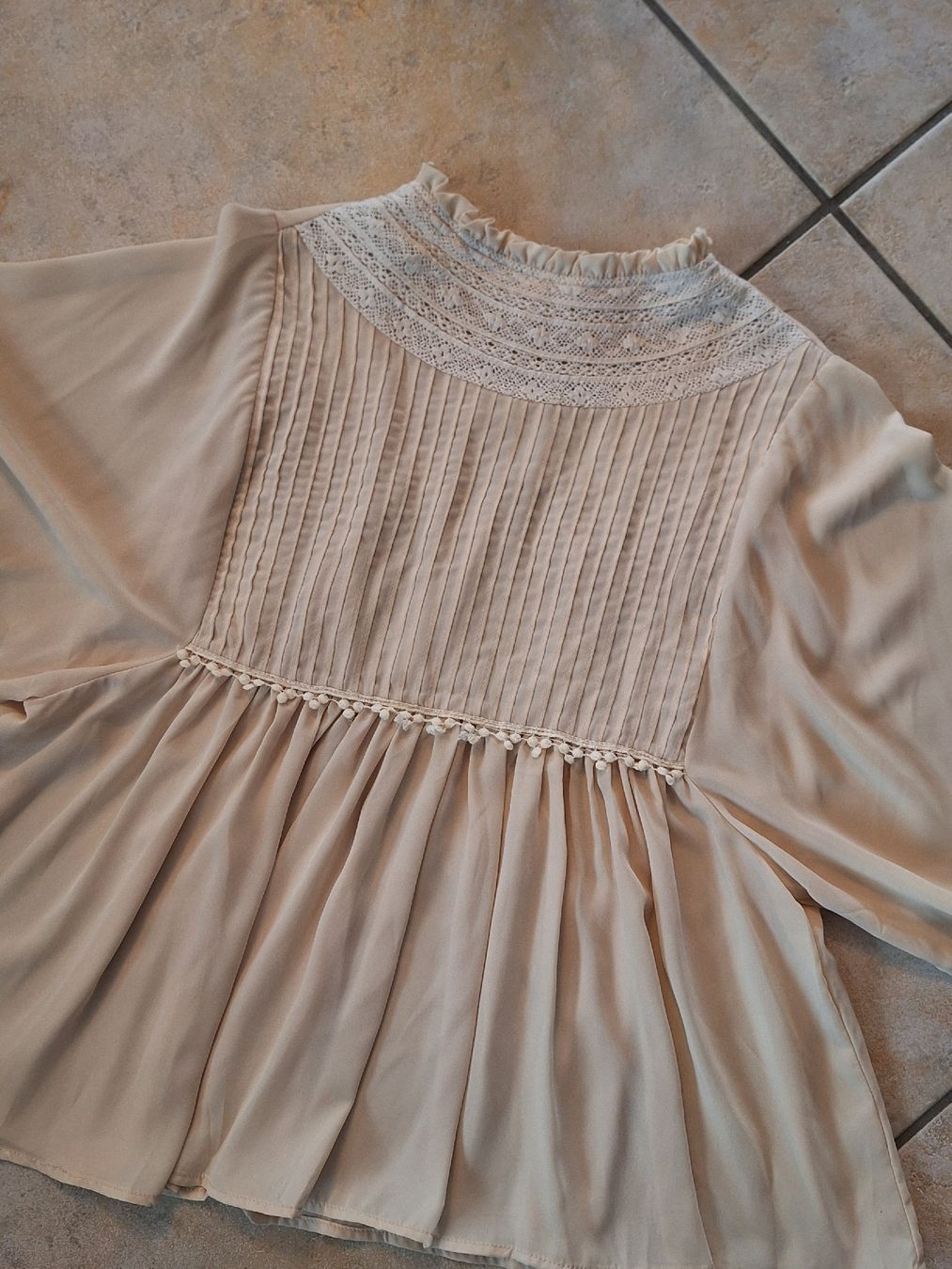 Camicette: Engelsbluse beige – Usato da Rheinfelden venduto da Cleopatra2000 1