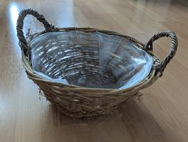 Rustikaler Pflanzenkorb, ideal für den Frühlingsgarten!