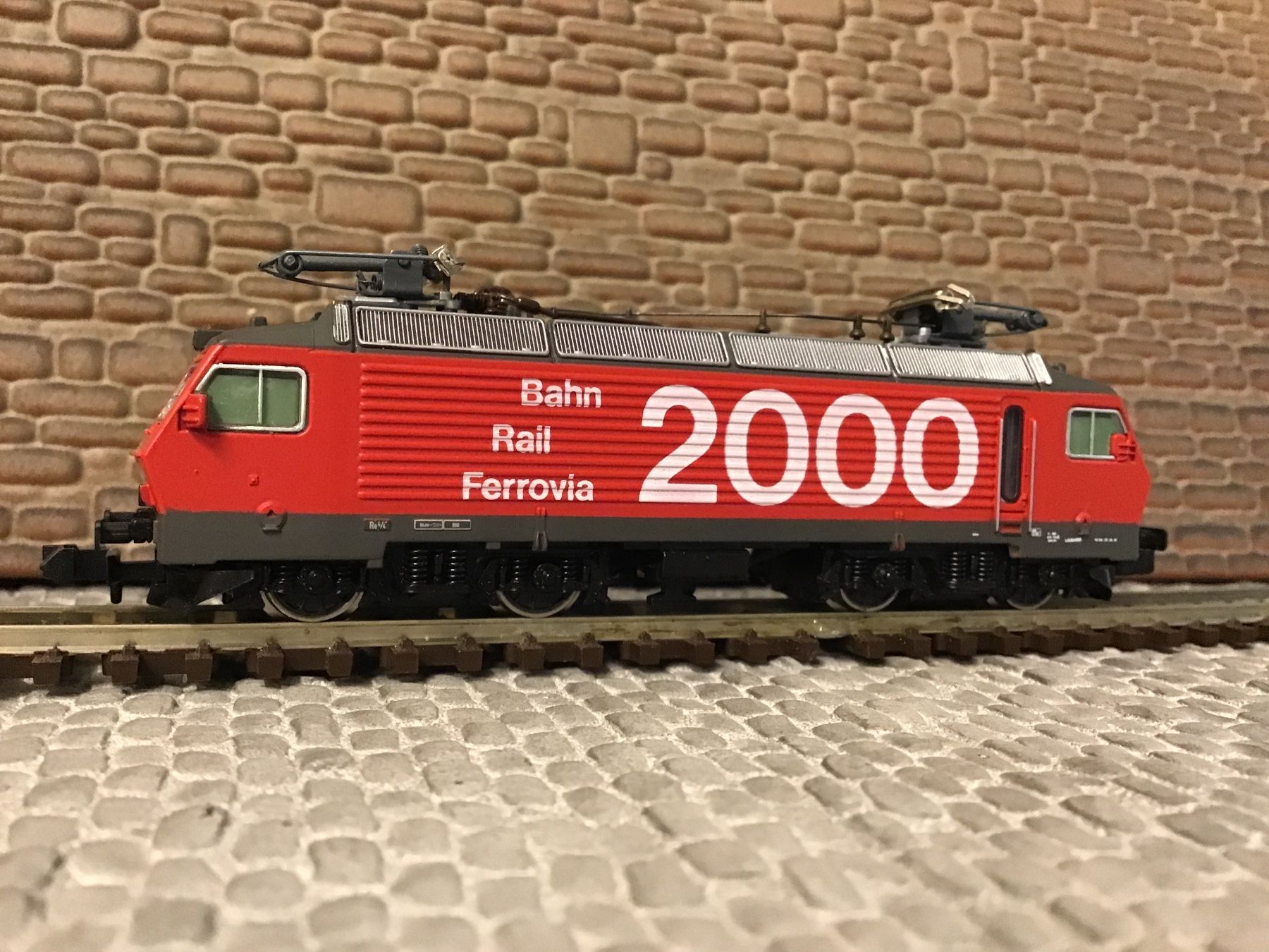 Roco Modellini di ferrovie: Lokomotive Re 4/4 IV "Bahn 2000" Roco N – Usato da Männedorf venduto da Modell-Spezialisten
