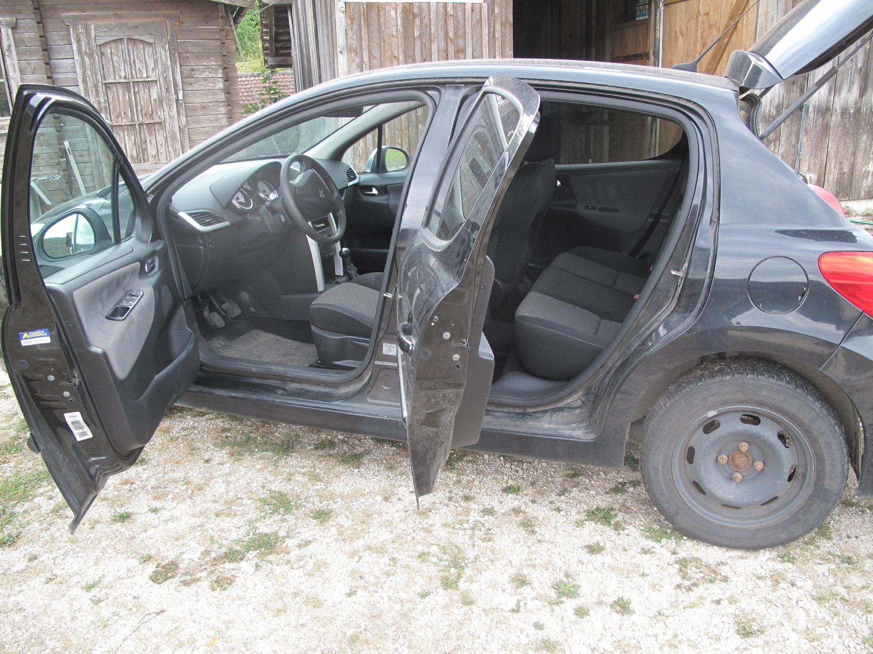 Peugeot Automobili: Peugeot 207 essence – Usato da vermes venduto da chuchot 3