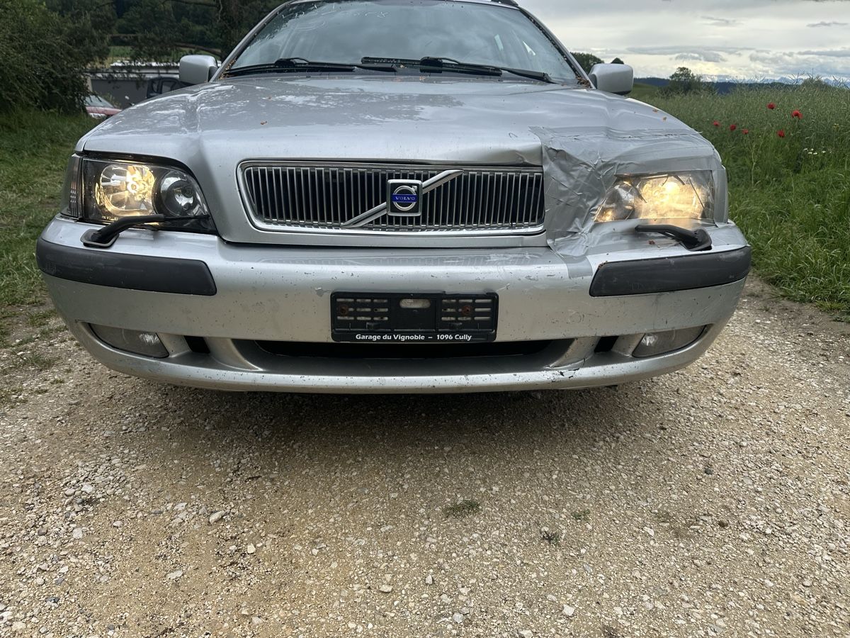 Volvo Automobili: Volvo V40 2.0 Turbo – Usato da Gals venduto da aya_p7pd 2