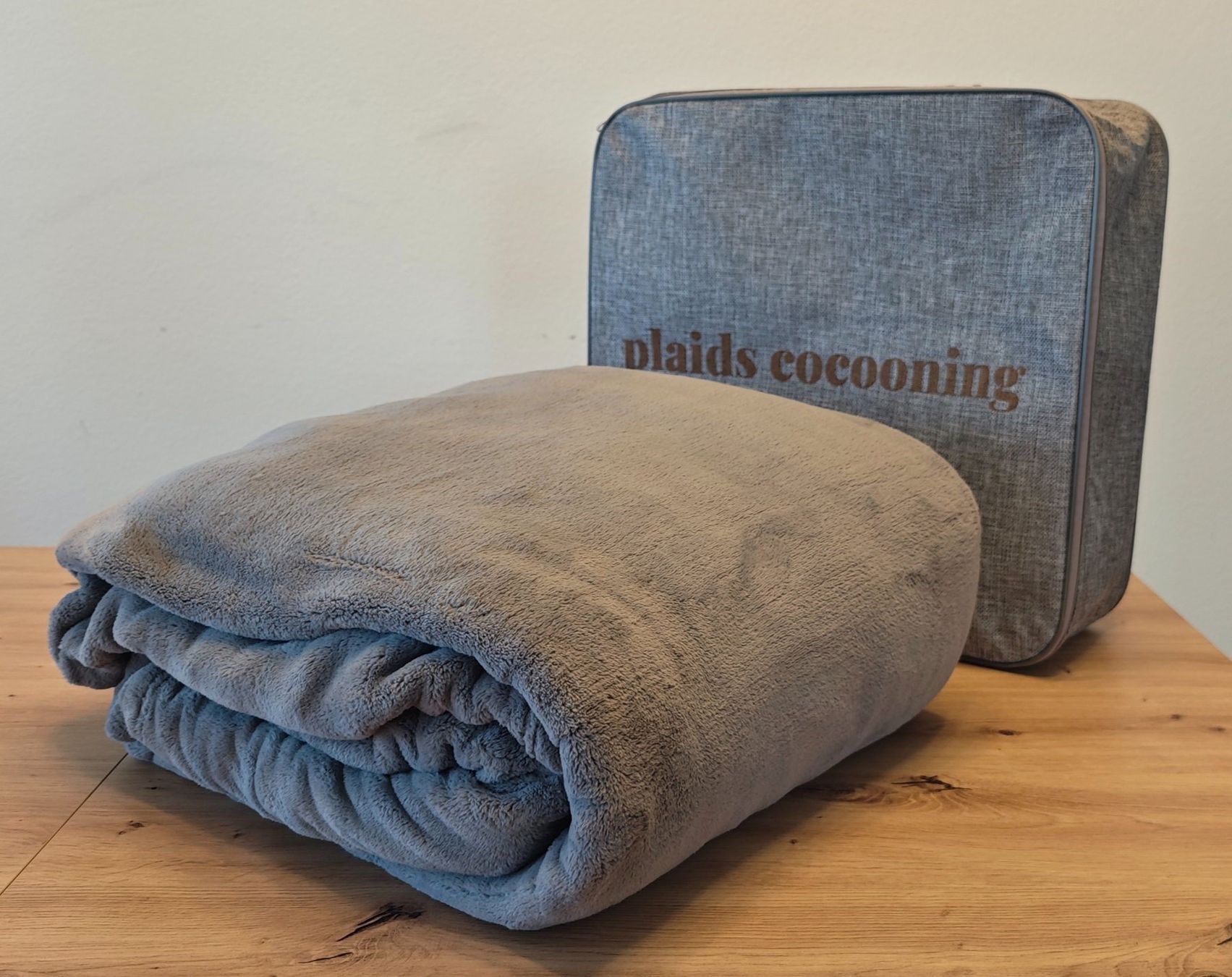 Coperte: Plaids Cocooning - Kuscheldecke grau, 220 x 240cm – Nuovo e nell'imballaggio originale da Fislisbach venduto da GenerousClub