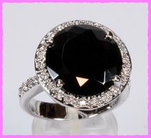 Wow, Ring mit grossem Zirkonia