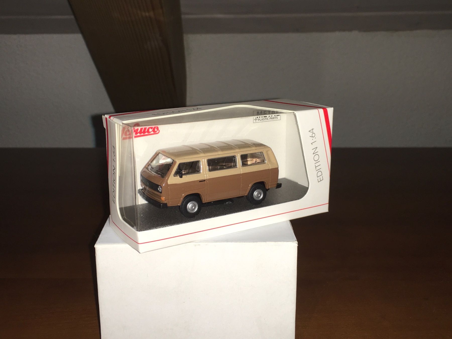 Volkswagen Modellini d'auto: VW T3a Bus 1/64 no Mini GT – Nuovo e nell'imballaggio originale da Wohlen AG venduto da PrivatSammlung