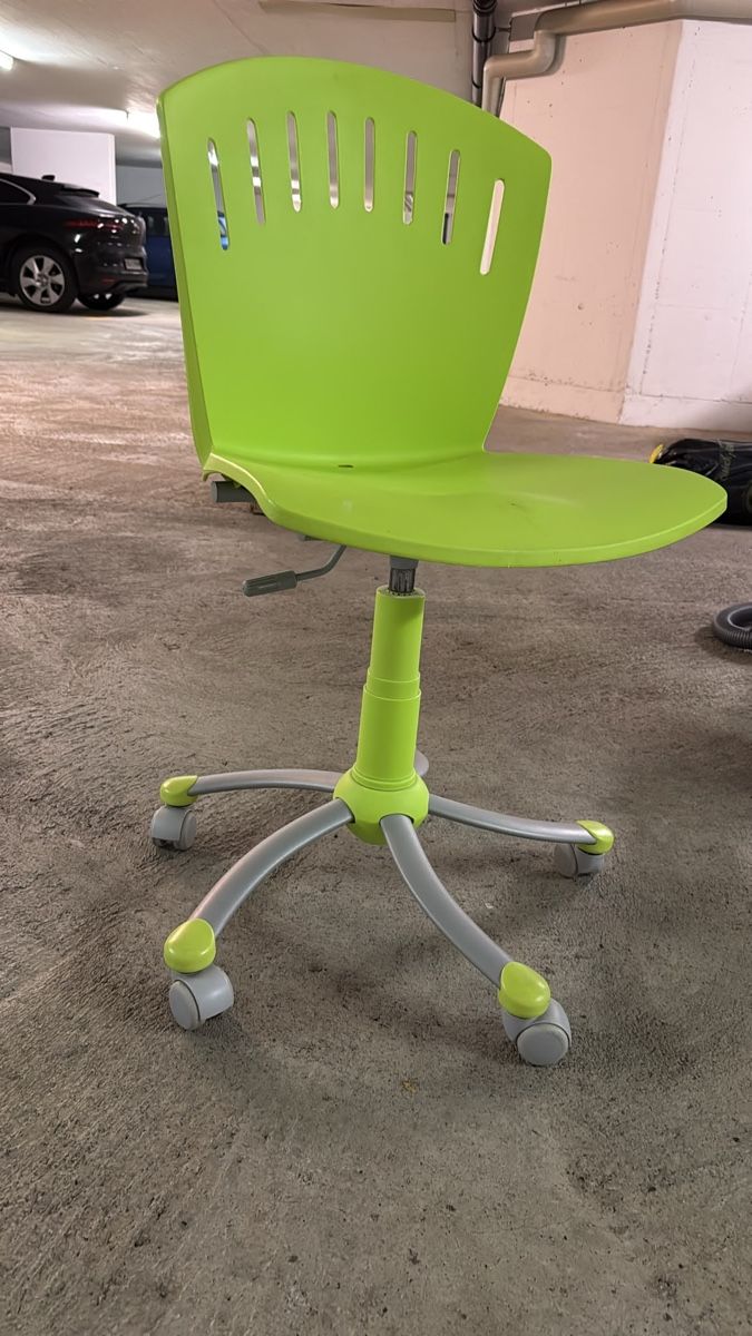 Chaises: Bürostuhl höhenverstellbar – D'occasion à Oberrüti par chi_68h7 1