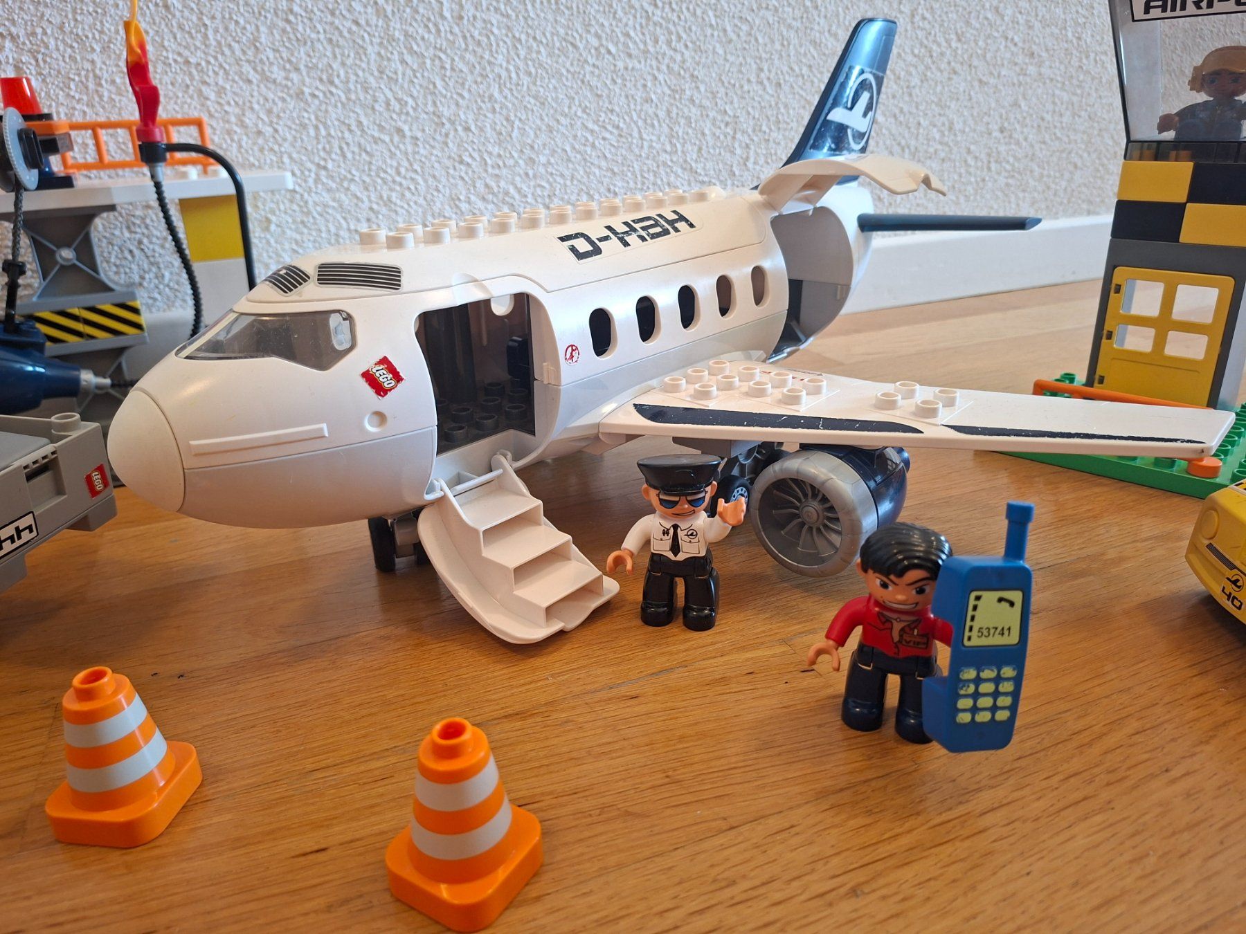 Lego Jouets: LEGO Duplo Grosses Flugzeug mit Flughafen – D'occasion à Balterswil par Steineparadies 1