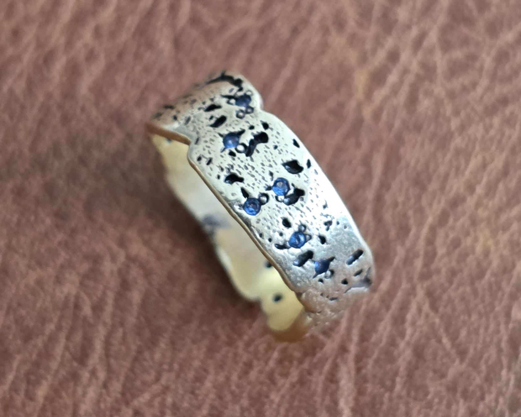 Anelli: Ring Goldfarben mit blauen Steinen – Nuovo (secondo la descrizione) da Rheinsulz venduto da Gilea 5