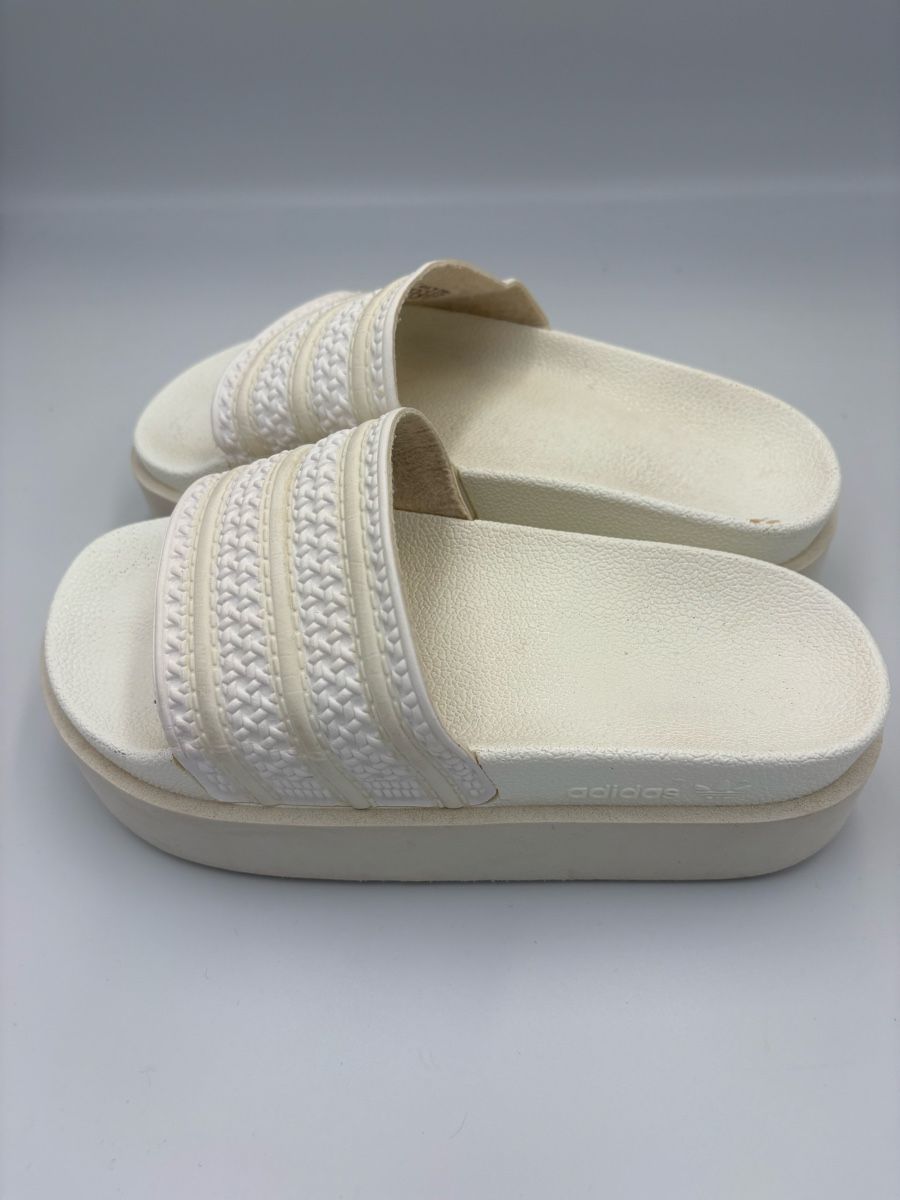 Adidas Damenschuhe: Adilette Bonega Grösse 38, weiss – Gebraucht aus Winterthur von Lepetitprince18 2