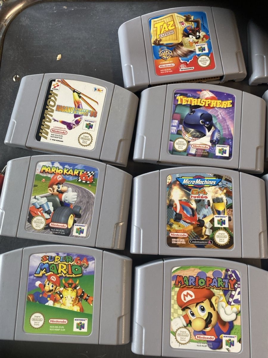Nintendo Console: Nintendo 64 mit 12 Spielen und 5 Controller – Usato da Solothurn venduto da Bebbimich0 1