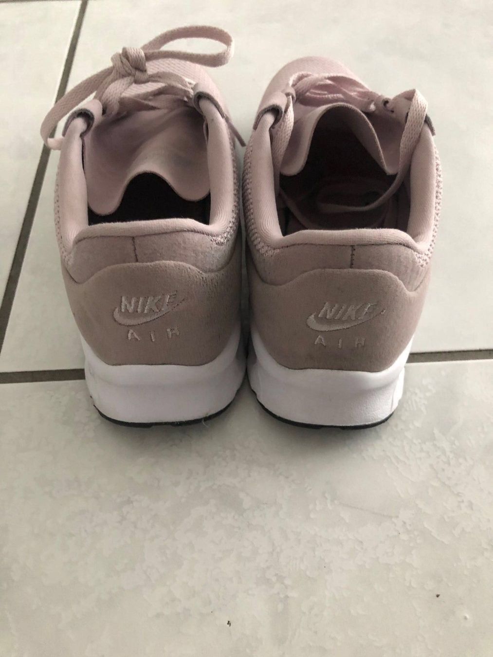 Nike Damenschuhe: Neue Nike Damenschuehe Grösse 36.5 – Neu (gemäss Beschreibung) aus Kloten von skit87 1