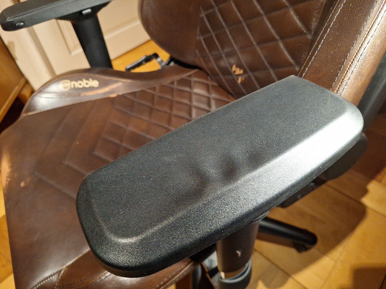 Noblechairs Sedie: Noblechairs Epic "Echtleder" – Usato da Flawil venduto da Dimontes 5