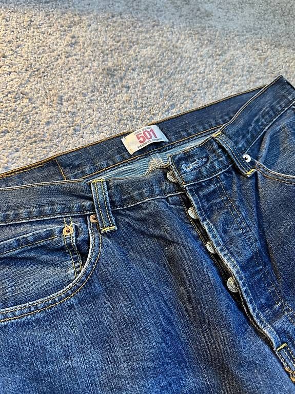 Jeans: 501 LEVI'S JEANS | Size: W34 L30 – Usato da St. Gallen venduto da Apparee_store 1