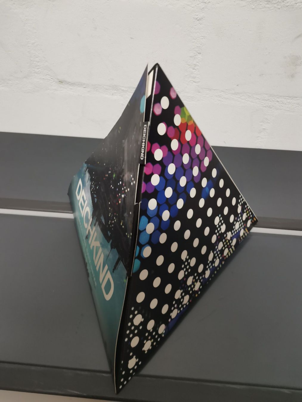 CDs: Deichkind Pyramide aus Karton (ohne Inhalt!) – Gebraucht aus Zofingen von noise123 1