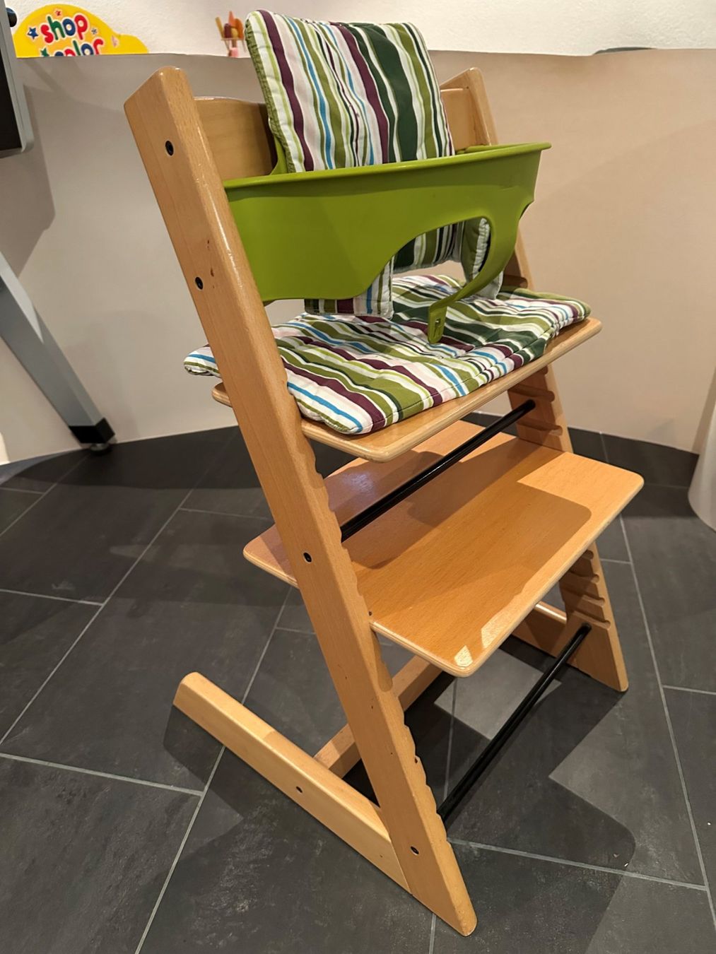 Stokke Seggioloni: Tripp Trapp mit Sicherheitsbügel – Usato da Lengnau BE venduto da lei_c8xt 1