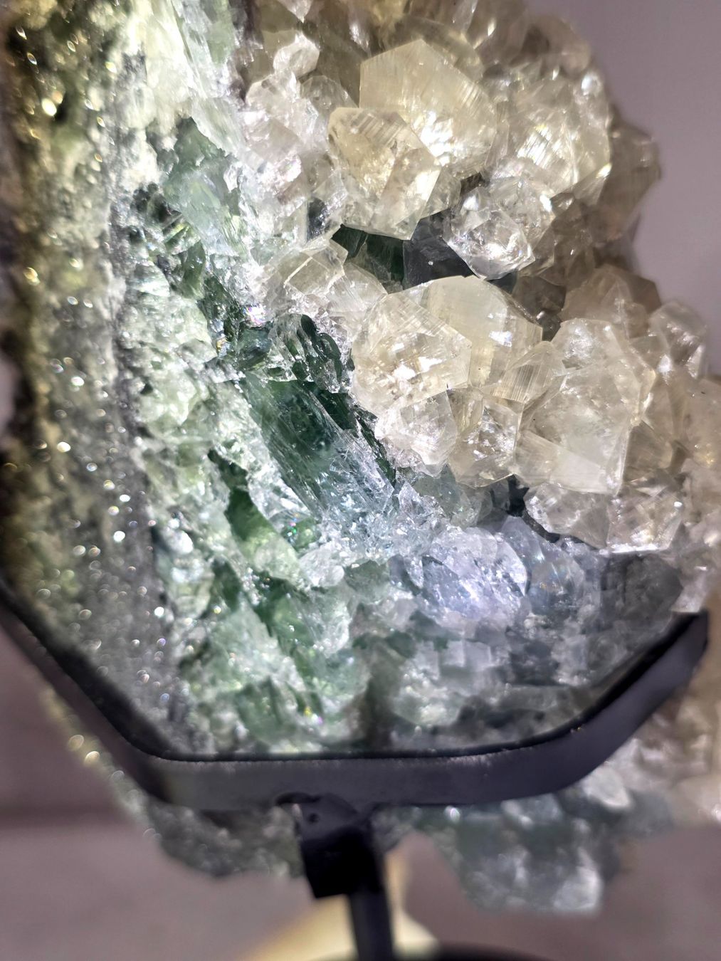 Minerali & Pietre curative: Top Fluorit-Calcit Statement Piece 1.5kg – Nuovo e nell'imballaggio originale da Matzingen venduto da Shay_Crystalz 4