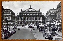 PARIS - Place & Théâtre de l'Opéra - Vieilles autos 1950