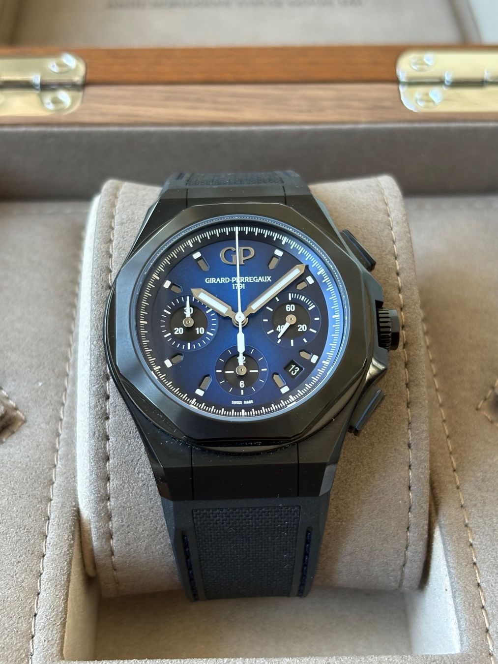 Girard-Perregaux Orologi: Girard Perregaux Laureato Absolute Chronograph Fullset – Usato da Birsfelden venduto da Mynos 3