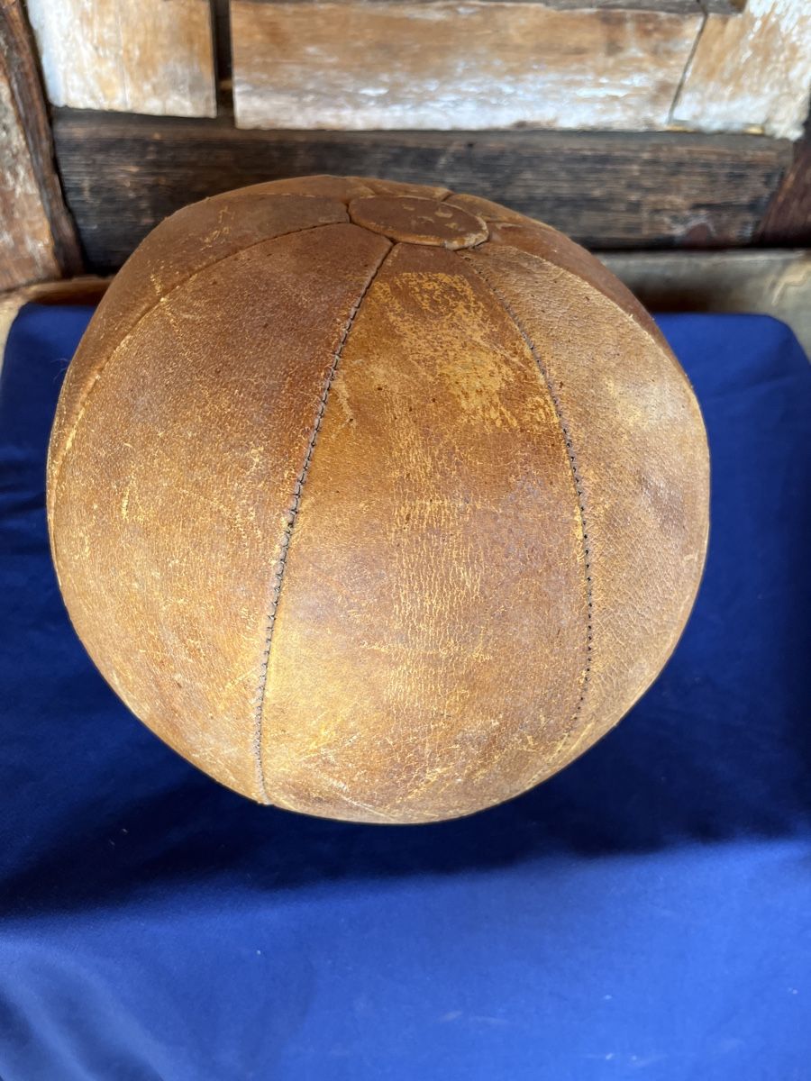 Palloni: Leder-Medizinball Antik – Usato da Brienz BE venduto da hey_z9vg
