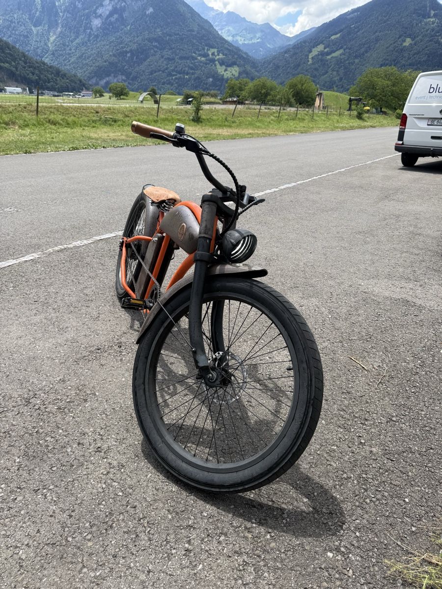 Velos: E-Bike Cruiser Orange/Braun Rayvolt  – Gebraucht aus Unterseen von Slif00 1