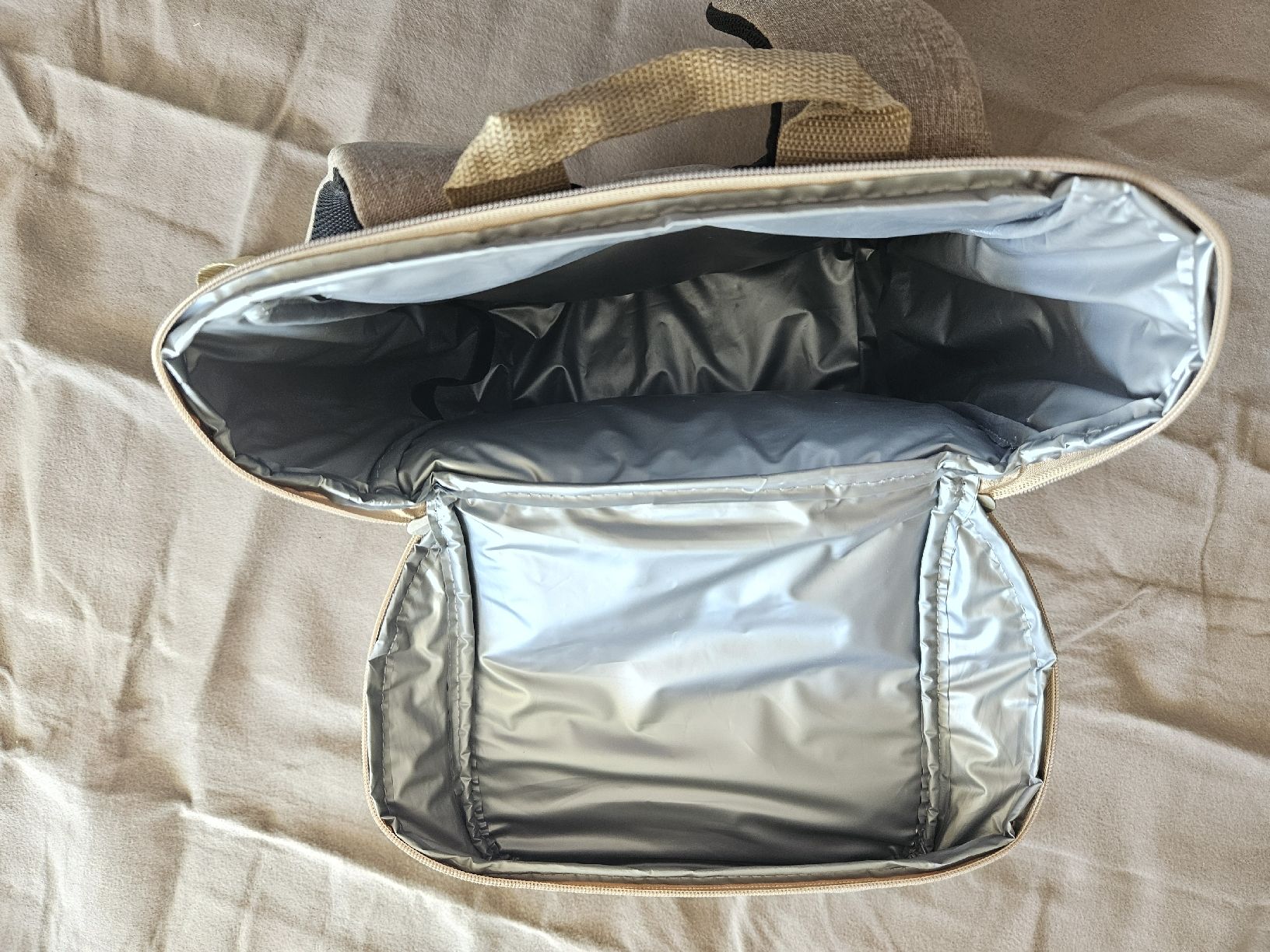 Rucksäcke: Picknick Kühlrucksack mit Iso-Decke beige – Gebraucht aus Seengen von Rockabilly91 1