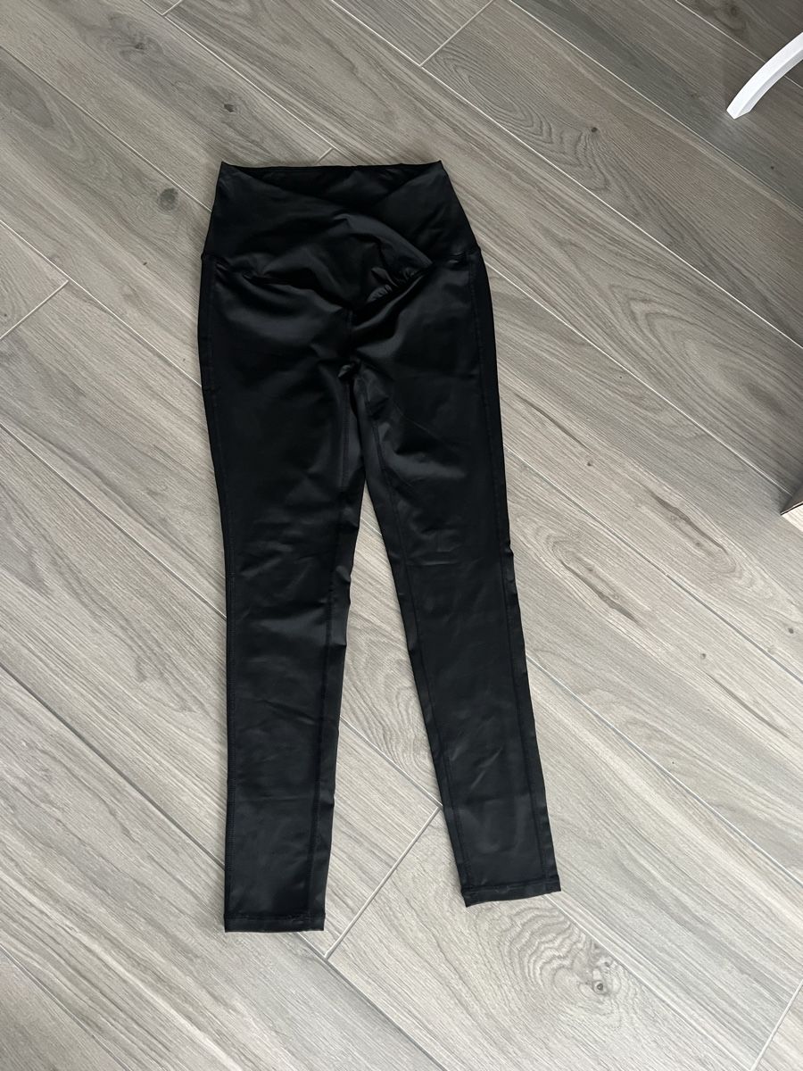 Leggings: Umstandsmode Leggins Grösse S – Usato da Niederhelfenschwil venduto da tab_xlc7