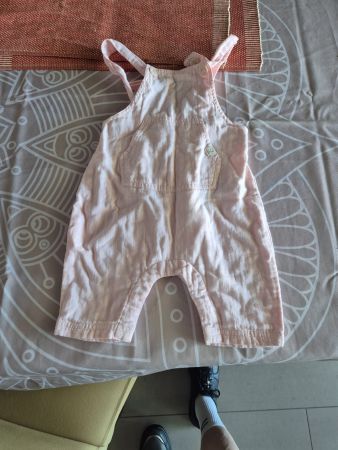 Tolle Sommerliche Latzhose rosa Grösse 3-6 Monate Pigeon.