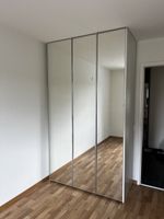 Kleiderschrank mit spiegel